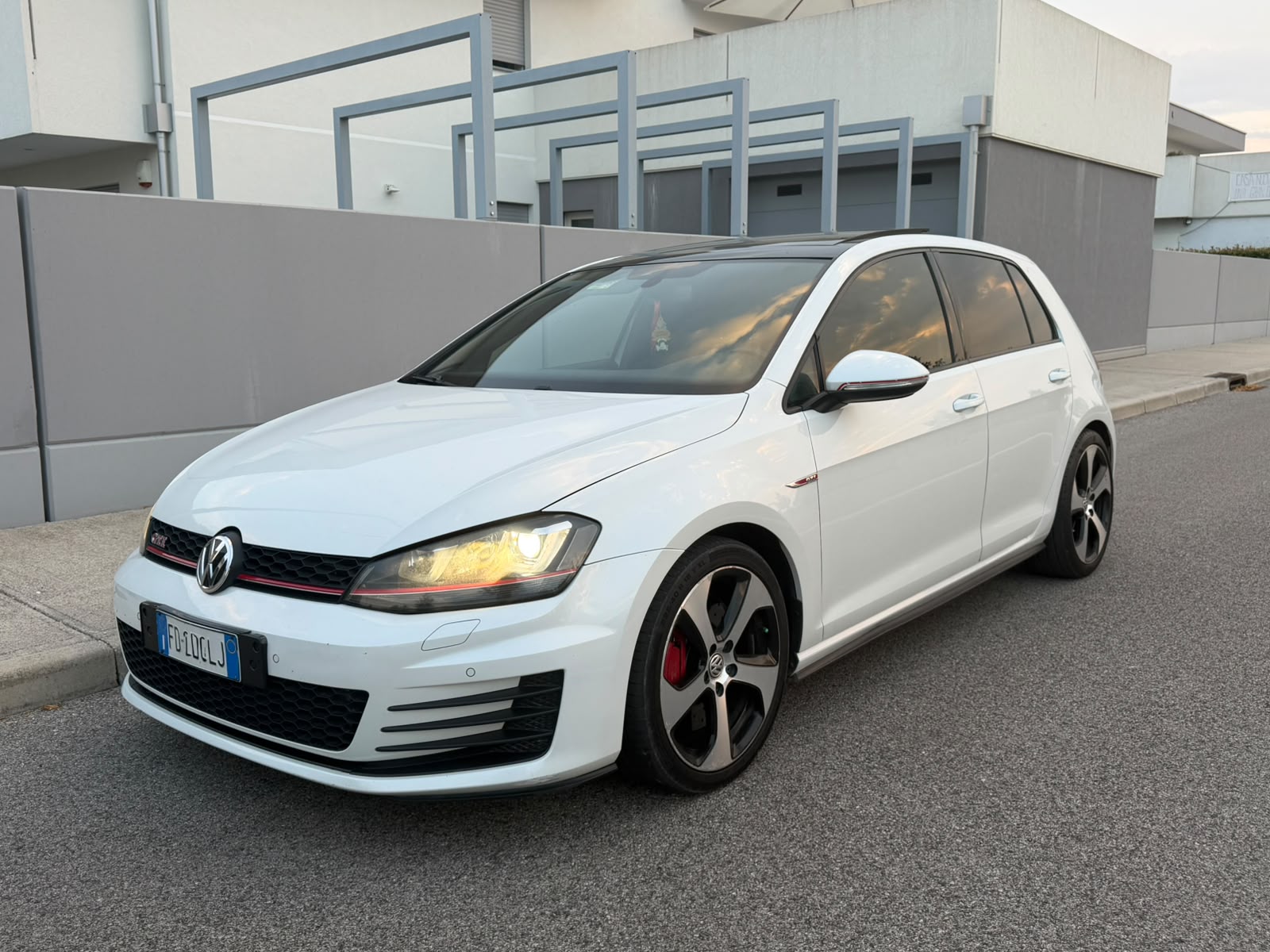 Volkswagen Golf 7 GTI 2.0 — foto 1